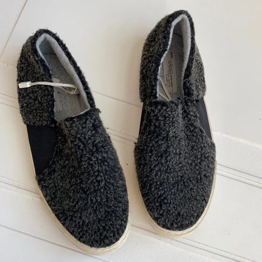 NEW ZARA Kids Sherpa Slip Ons (fits women 6.5/7) - Picture 1 of 5